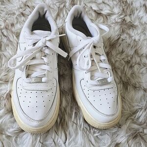 Nike White Airforce 1 Sneakers Size 7Y 🌴